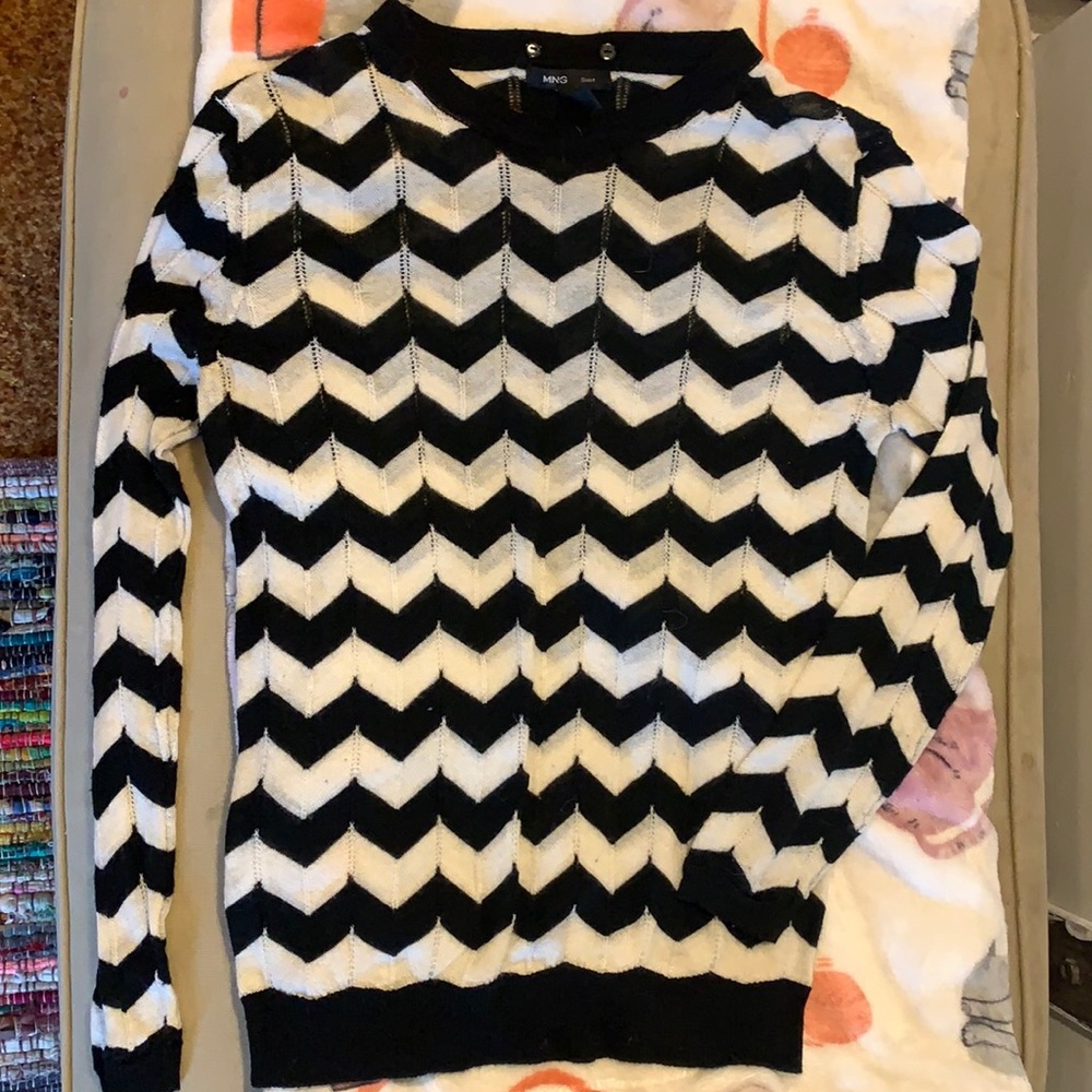 Black and white long sleeve